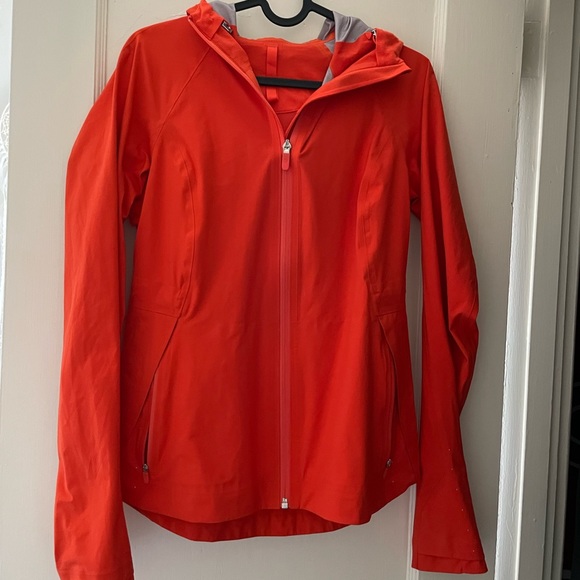 Lululemon rain jacket worn once. Excellent condition - Picture 1 of 3